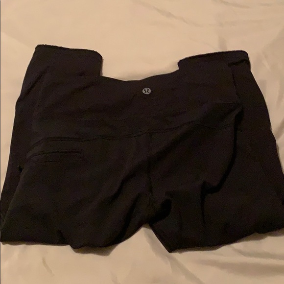 Lululemon crops - Picture 2 of 4
